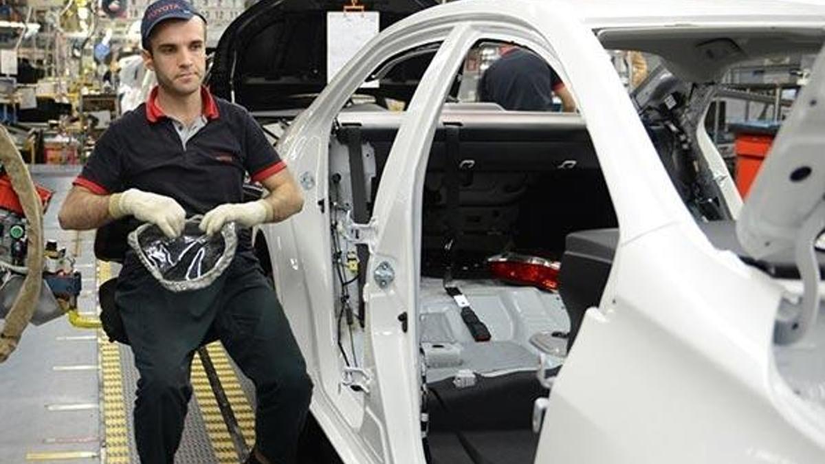 İhracat yüzde 4 azalırken, üretim yüzde 4 artışta