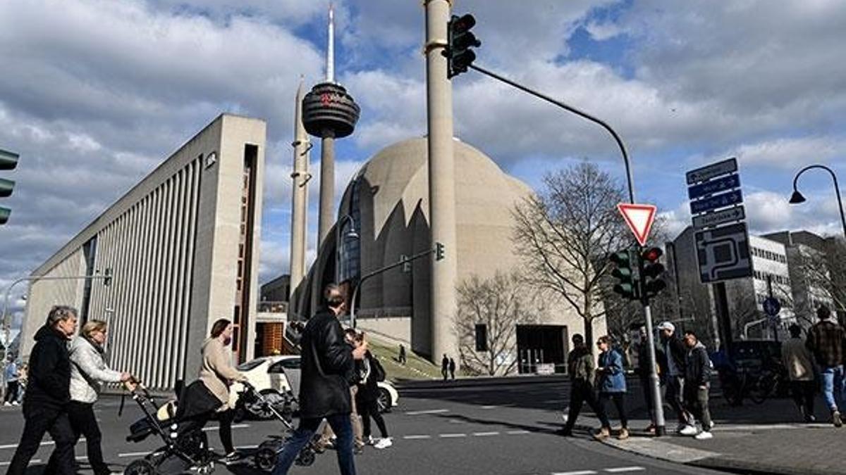 Almanya'da Kovid-19 nedeniyle vakit namazları cemaatle kılınmayacak