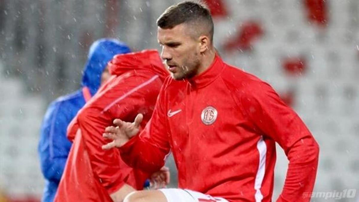 Lukas Podolski: "Çok güzel bir ülkeniz var, corona virüsü..."