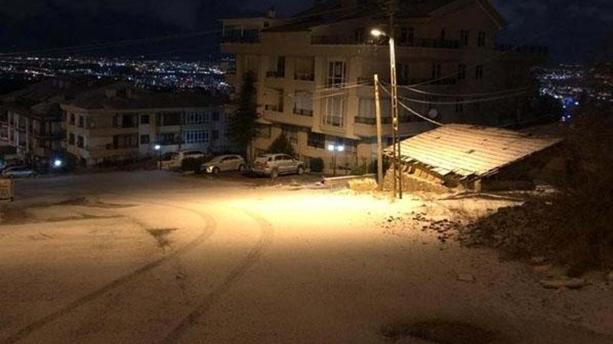 Birçok ilde kar yağışı etki oluyor