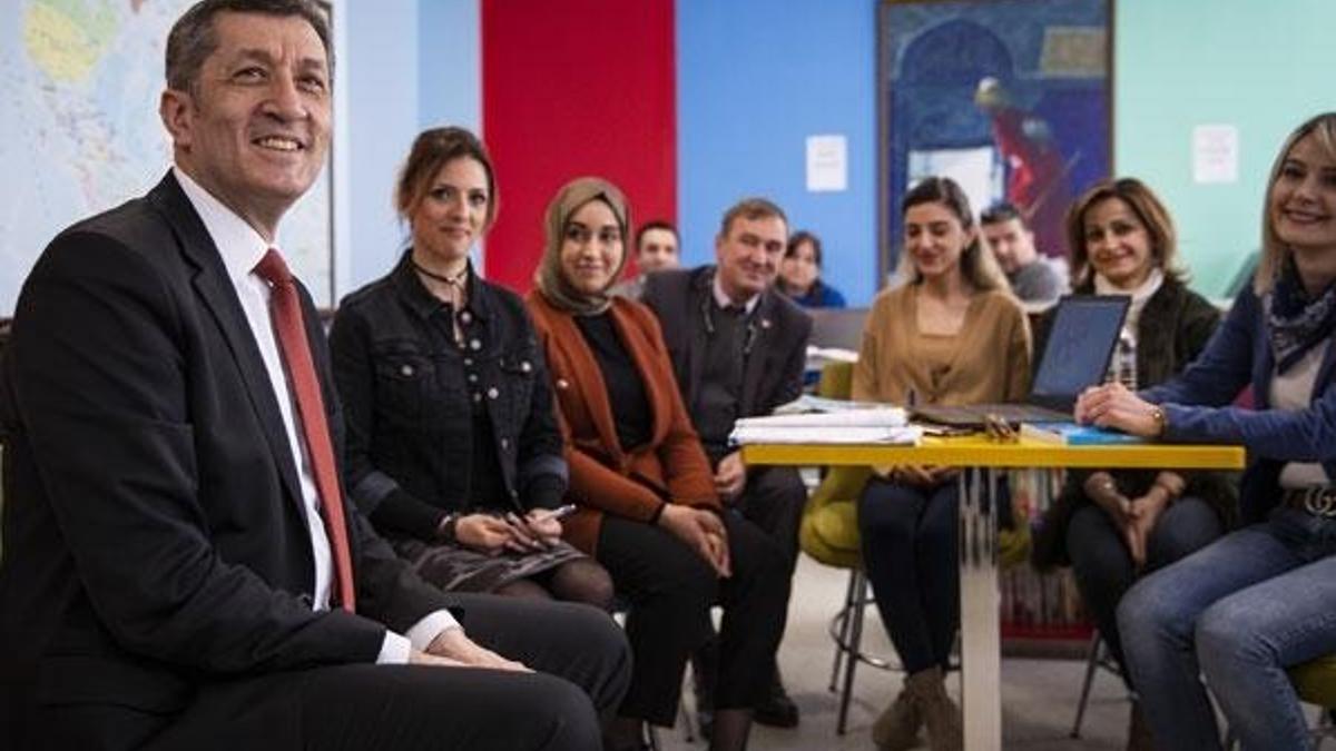 Uzaktan eğitimde ilk dersi Milli Eğitim Bakanı Ziya Selçuk verecek