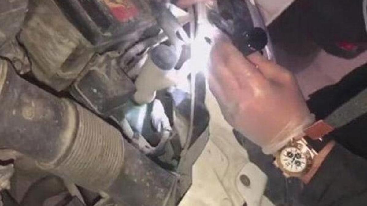 Otomobilin farından uyuşturucu çıktı!