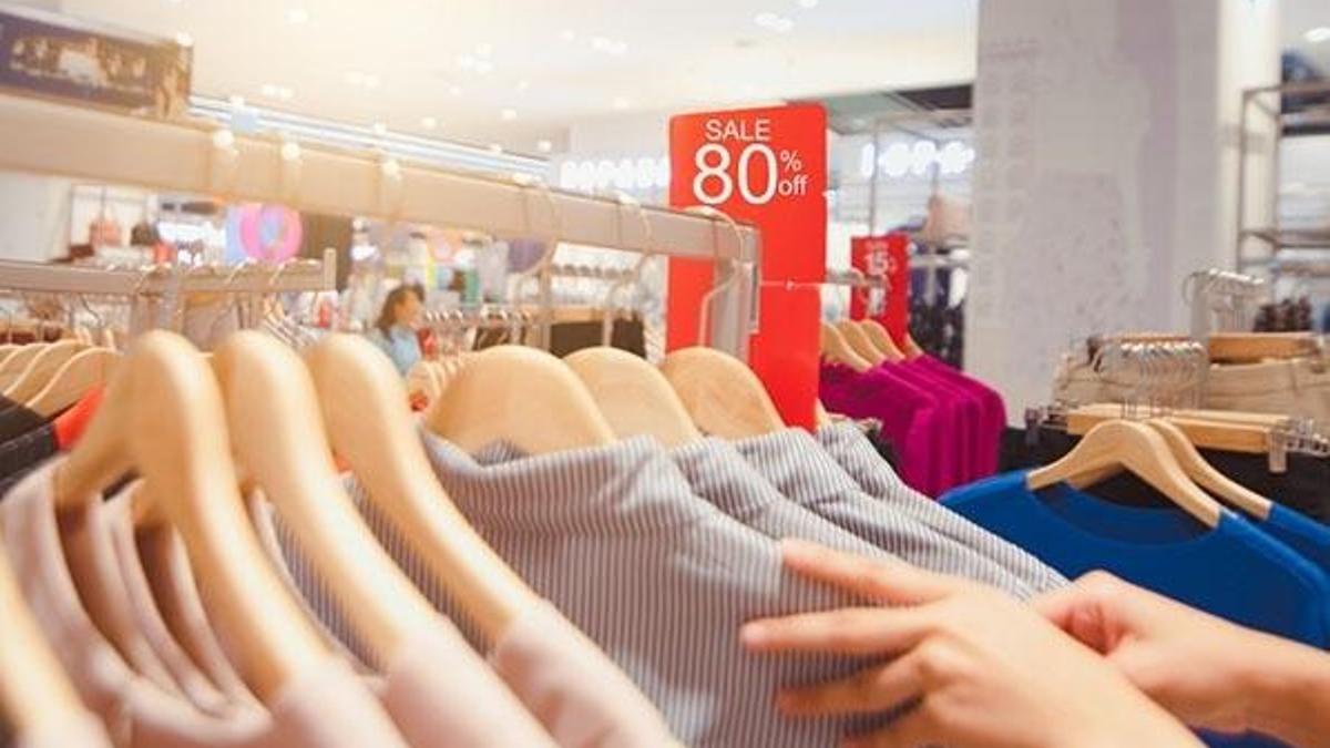 Giyim perakendecileri mağazalarını geçici olarak kapattı