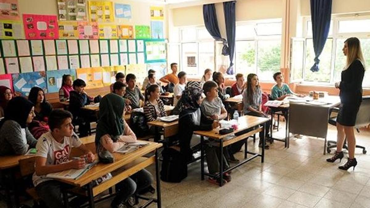 Okullar ne zaman açılıyor, ne zaman kapanıyor? Okul tatili ne zaman bitiyor, uzar mı? Milli Eğitim Bakanı Ziya Selçuk açıkladı!