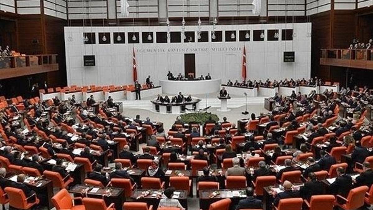 TBMM'de corona virüse 'dönüşümlü çalışma' tedbiri