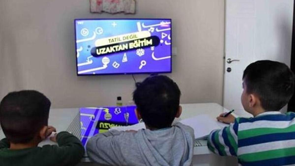 EBA'daki tartışmalı görüntüler hakkında Bakan Selçuk'tan açıklama!