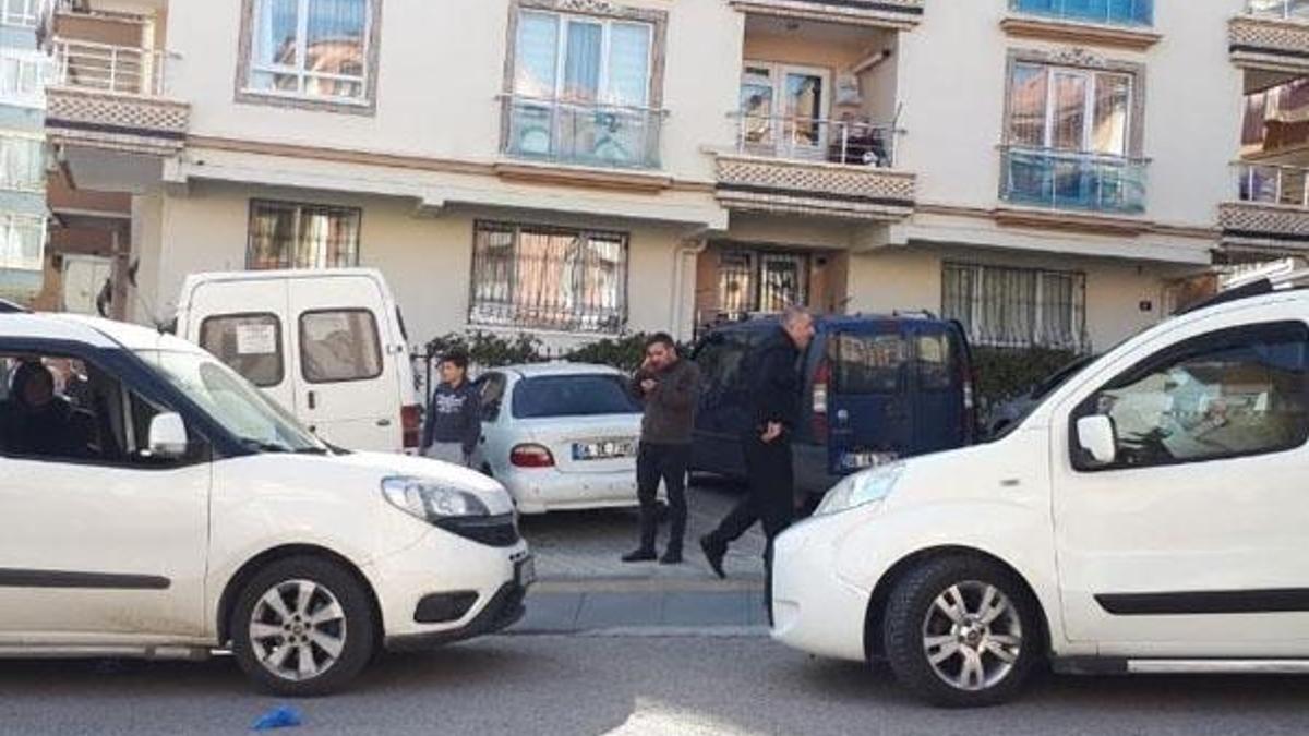 Engelli oğlunu baltayla öldürdü!