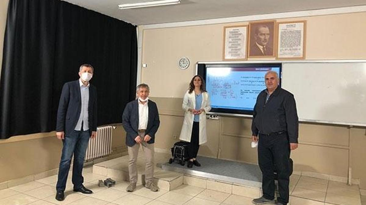 TRT EBA TV çekimlerini Bakan Selçuk paylaştı