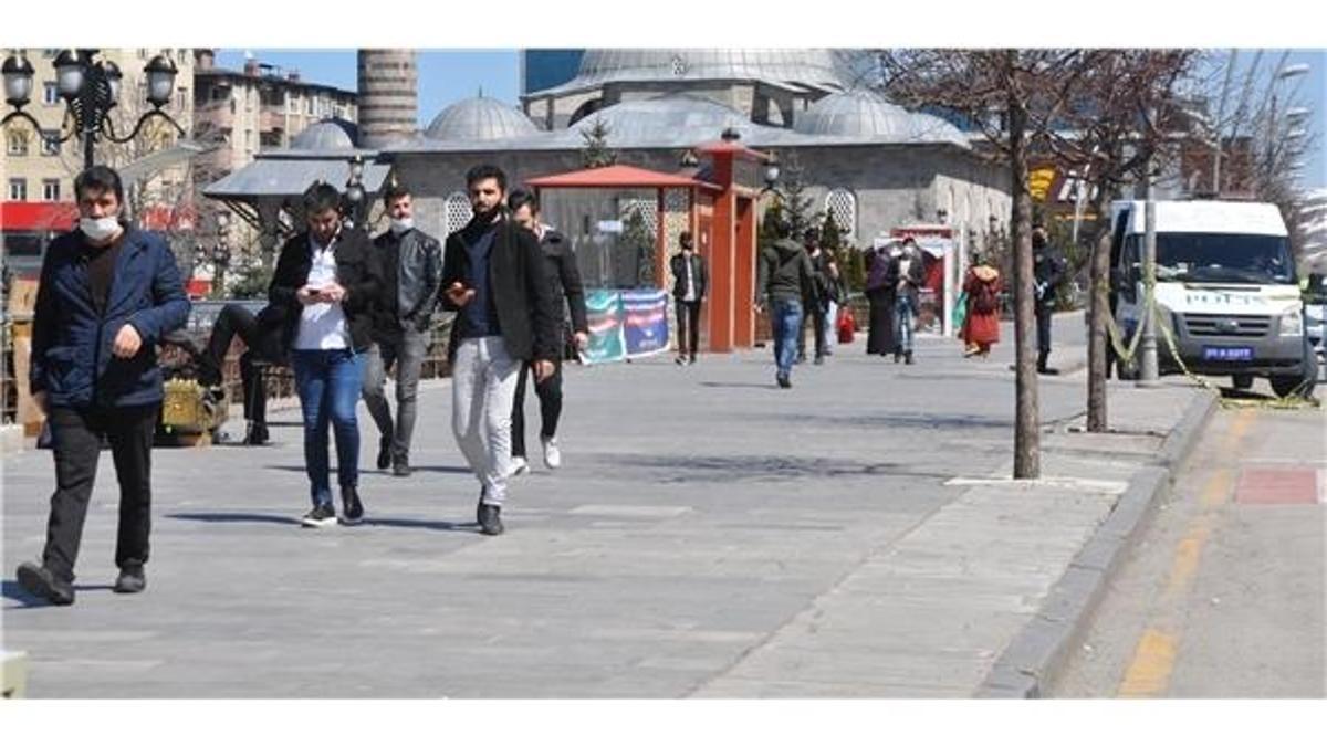 Sokağa çıkma yasağı kaç yaşını kapsıyor? 65 yaş üstü ve 20 yaş altına yasak devam ediyor mu? Sokağa çıkma yasağı para cezası ne kadar?