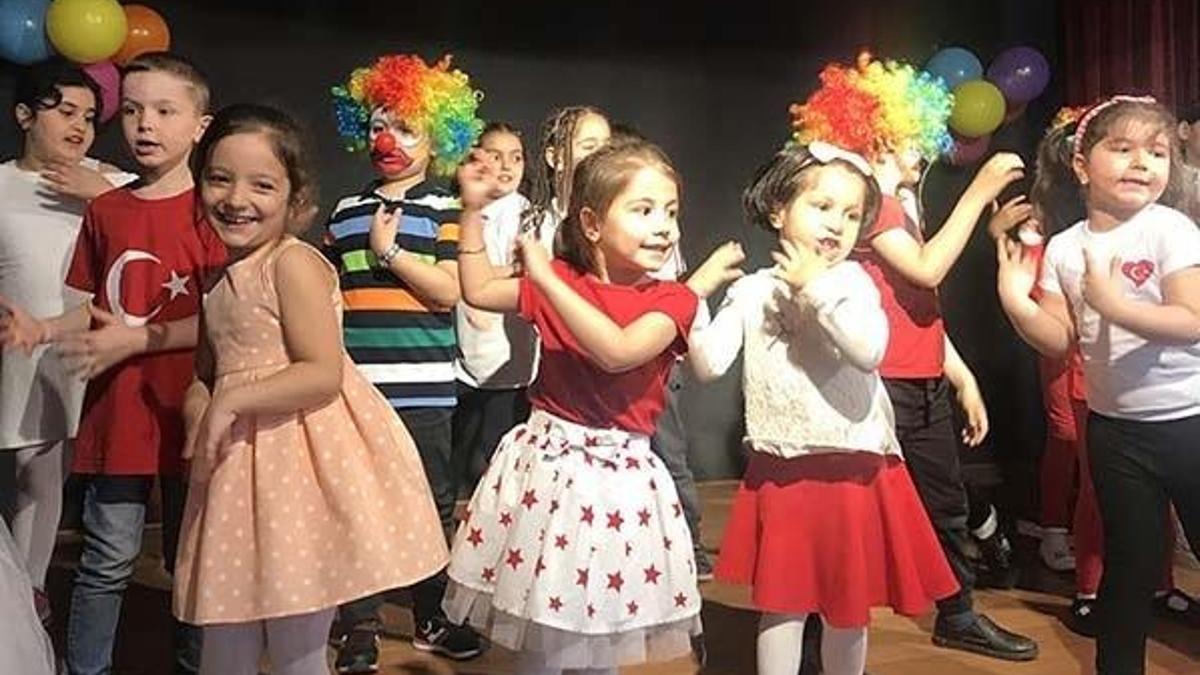 Tüm Türkiye 23 Nisan'da çocukları izleyecek! En güzel kısa 23 Nisan şiirleri!