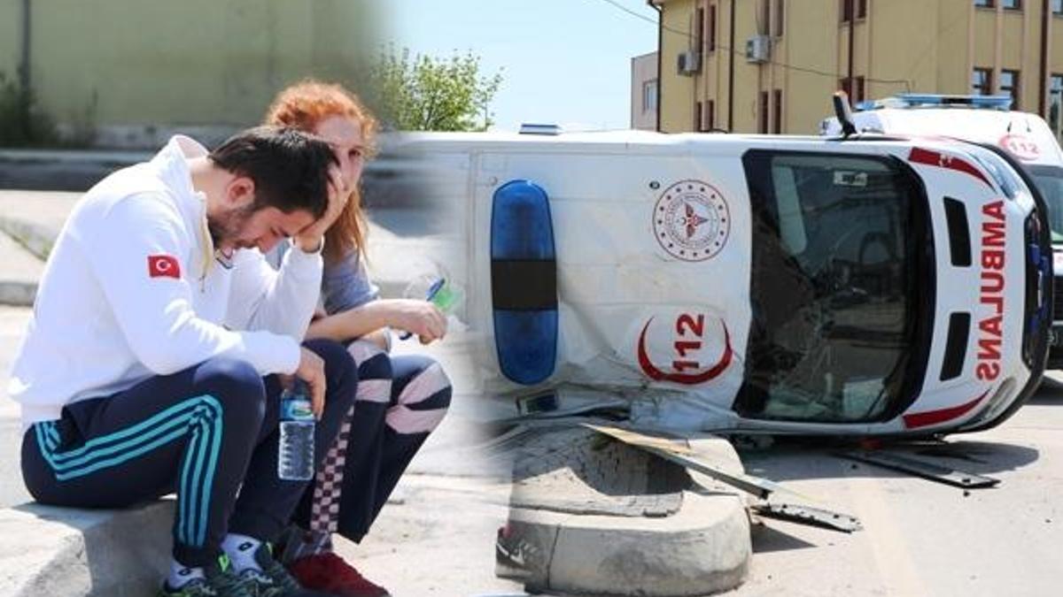 Ambulans ve pikap çarpıştı! 2'si sağlık çalışanı 3 kişi yaralandı