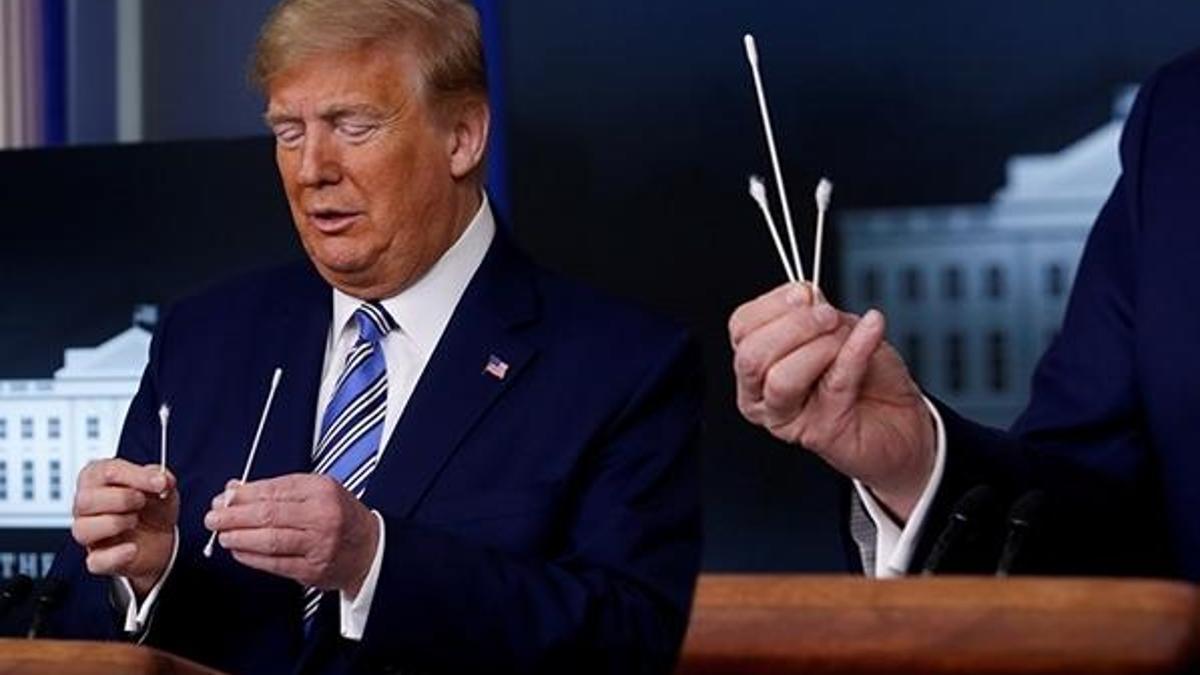 Trump’tan ilginç açıklama! Cebinden çıkarıp gösterdi