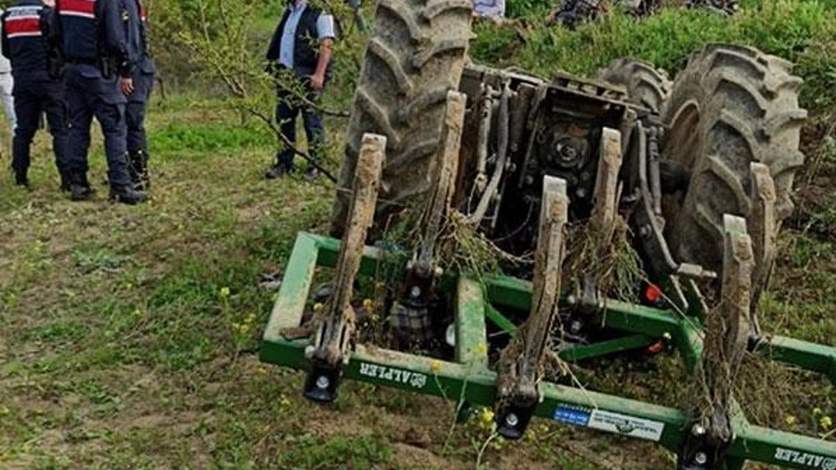Devrilen traktörün altında kalan çiftçi öldü