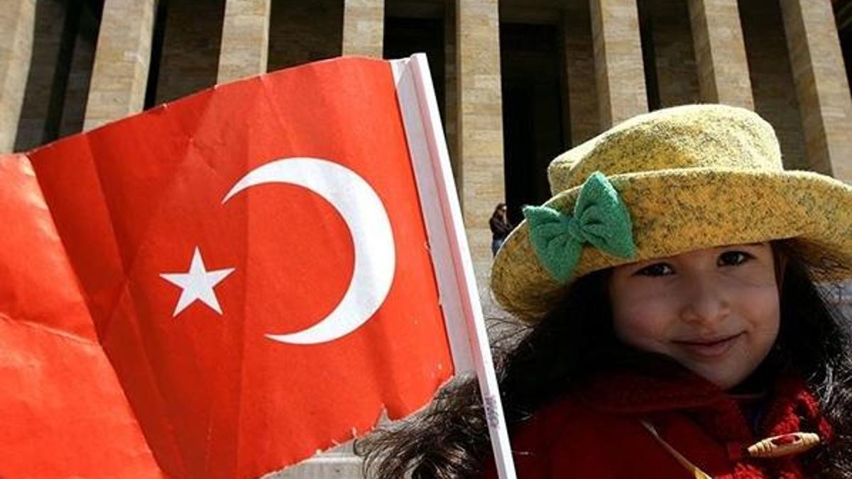 En güzel, anlamlı kısa 23 Nisan çocuk şiirleri, şarkıları ve marşları!