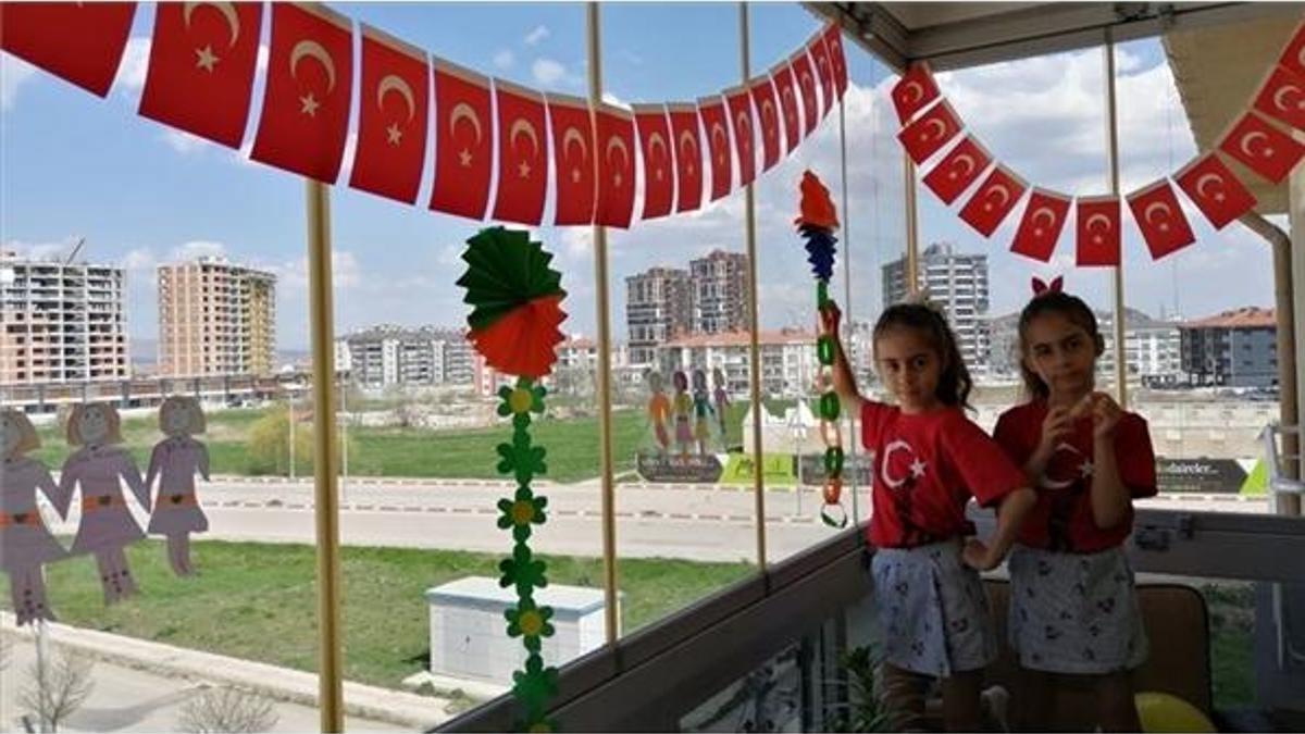Tüm Türkiye 23 Nisan'a hazır! Evde 23 Nisan nasıl kutlanacak? 23 Nisan programı saat kaçta, hangi kanalda?