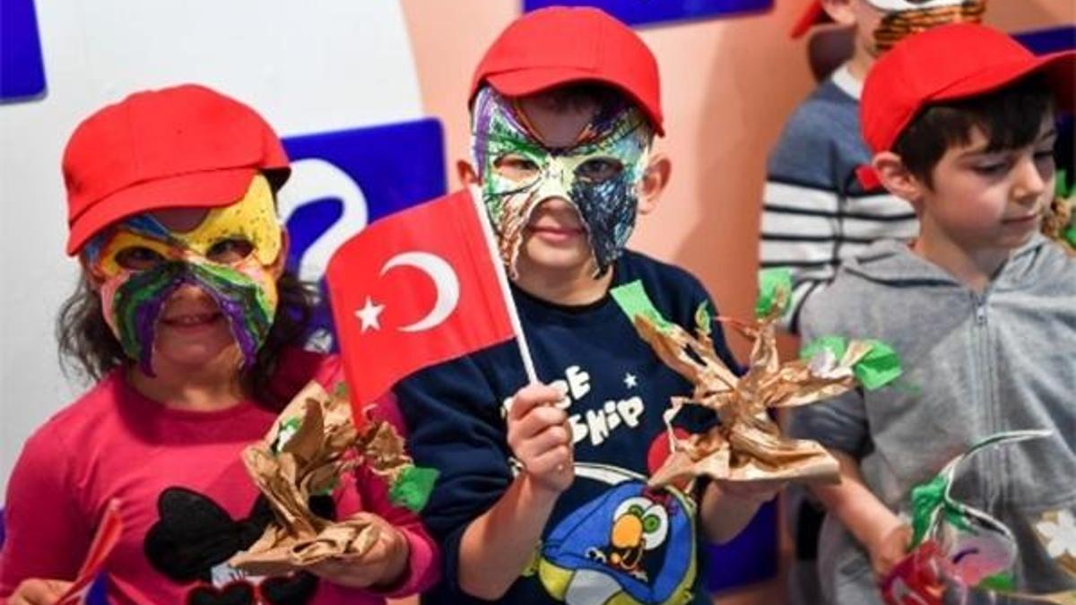 Evde 23 Nisan etkinlikleri! Çocuklar için en güzel 23 Nisan şarkıları ve şiirleri