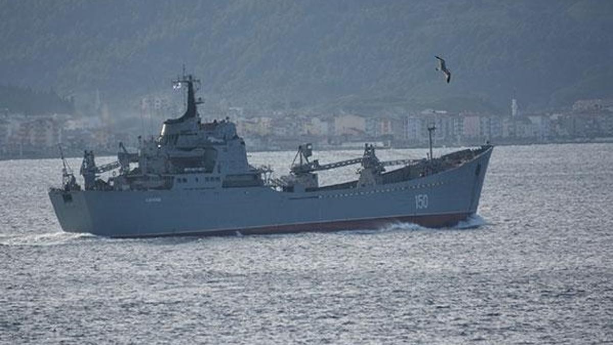 Rus savaş gemisi Çanakkale Boğazından geçti