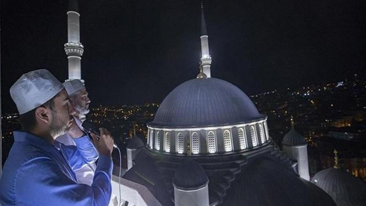 Cuma selası kaçta okunur? Cuma selası okunacak mı? Diyanet açıkladı!