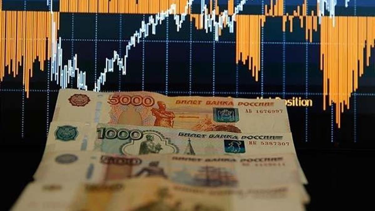 Rus ekonomisi günde 100 milyar ruble kaybediyor