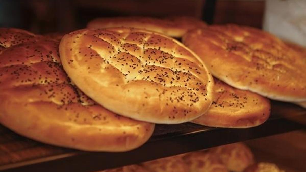 Bugün 25 Nisan fırınlar açık mı? Ekmek, pide almaya gitmek serbest mi? Hafta sonu fırınlar açık olacak mı?