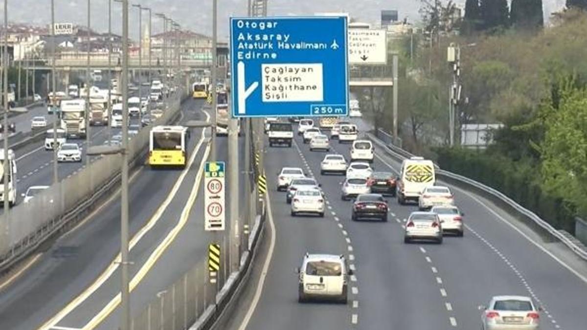 İstanbul'da yasak kalktı, araçlar yola çıktı