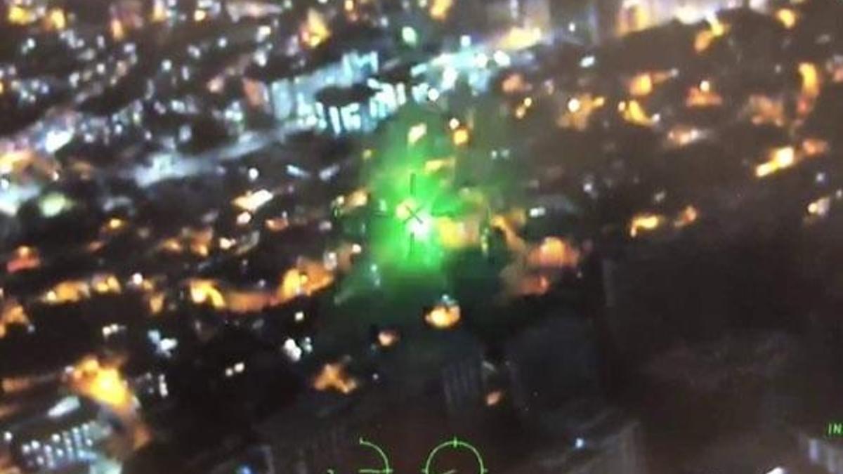 Uçaklara lazer tacizi! Pilotun gözünde kanama meydana geldi