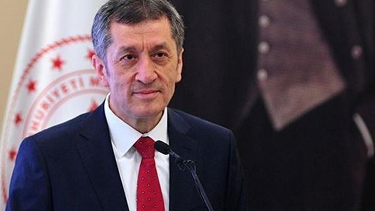Bakan Selçuk sosyal medyadan doğum günü hediyesi istedi