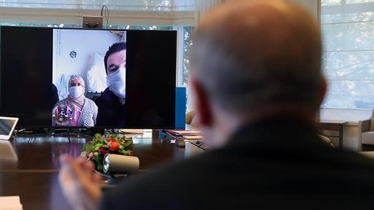 Cumhurbaşkanı Erdoğan, Ağrı'da kızları kaçırılan aileyle görüştü