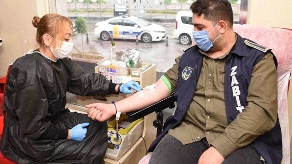 Zabıtadan Kızılay’a kan bağışı