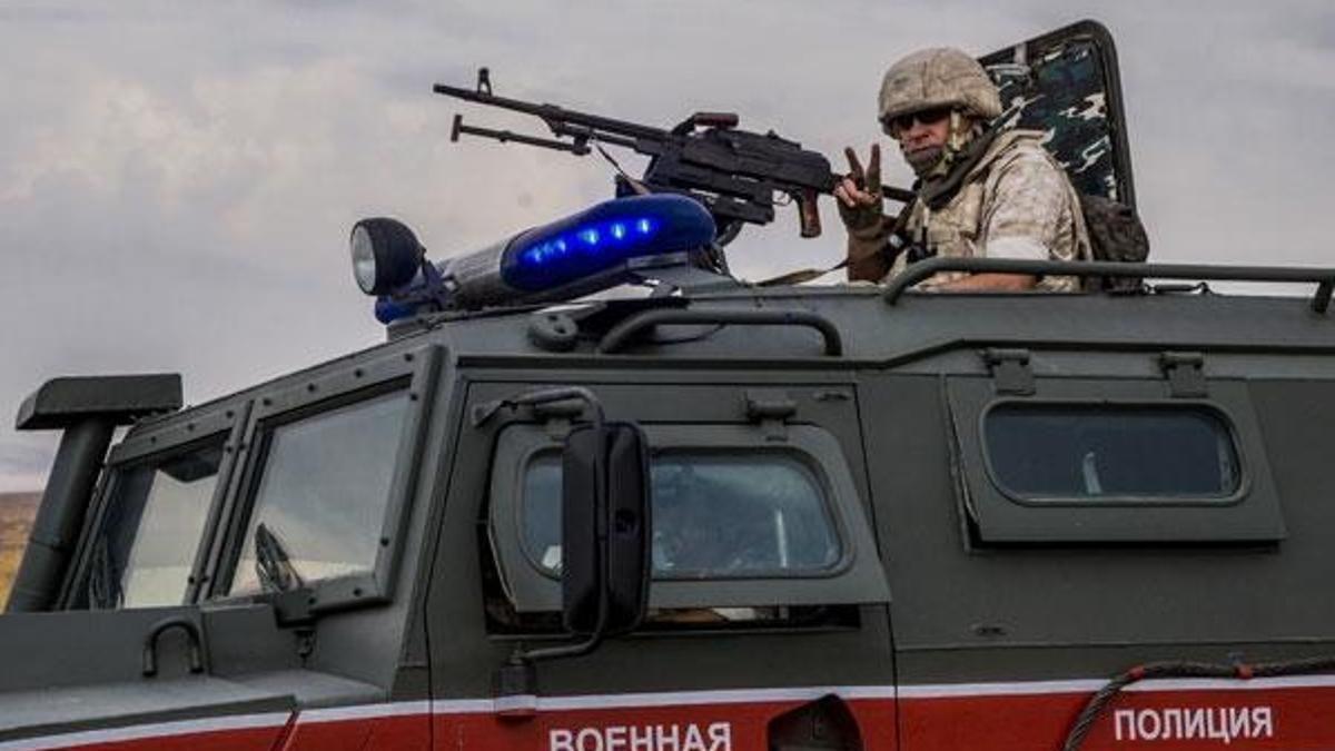 Rus ordusu Suriye'de ABD askerlerinin yolunu kesti