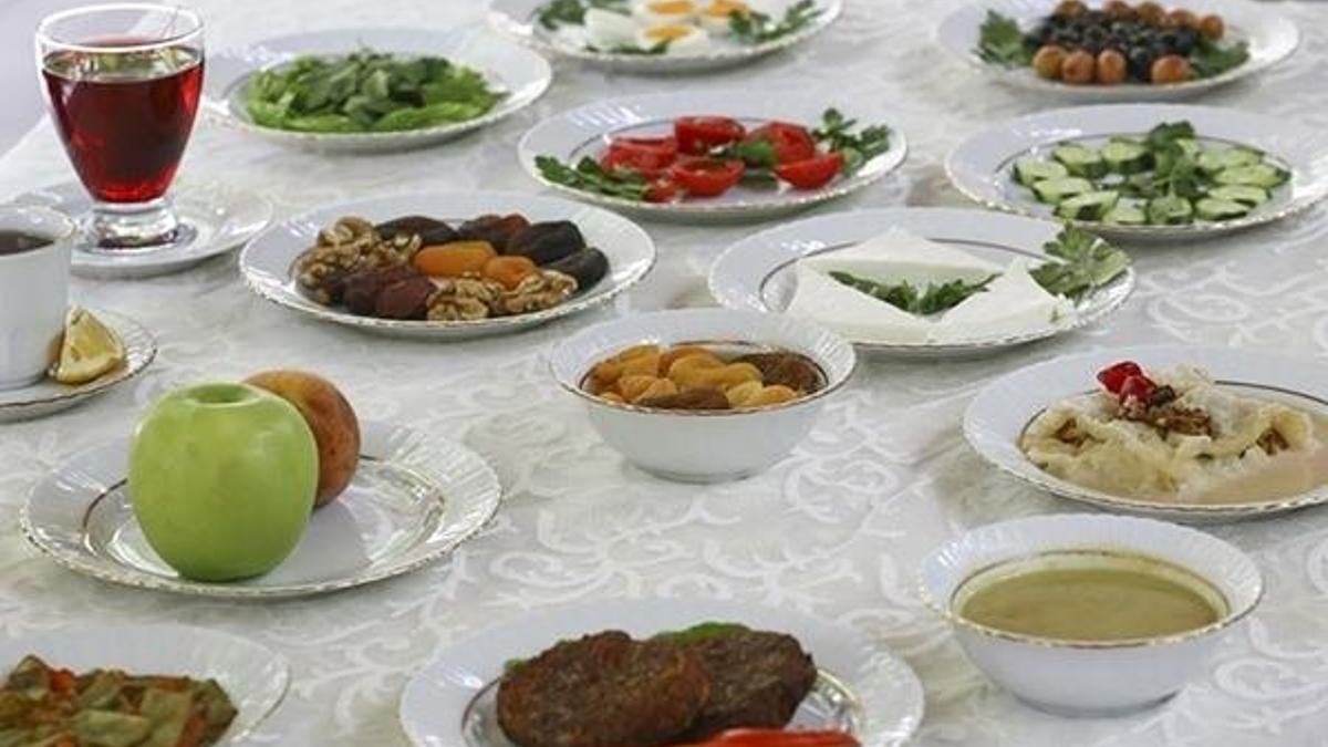 Ramazanda beslenme! Su, fındık, hurma...