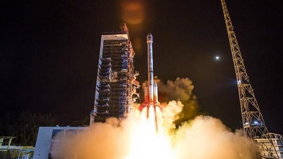Çin astronot taşıyacak roketin ilk prototipini uzaya fırlattı