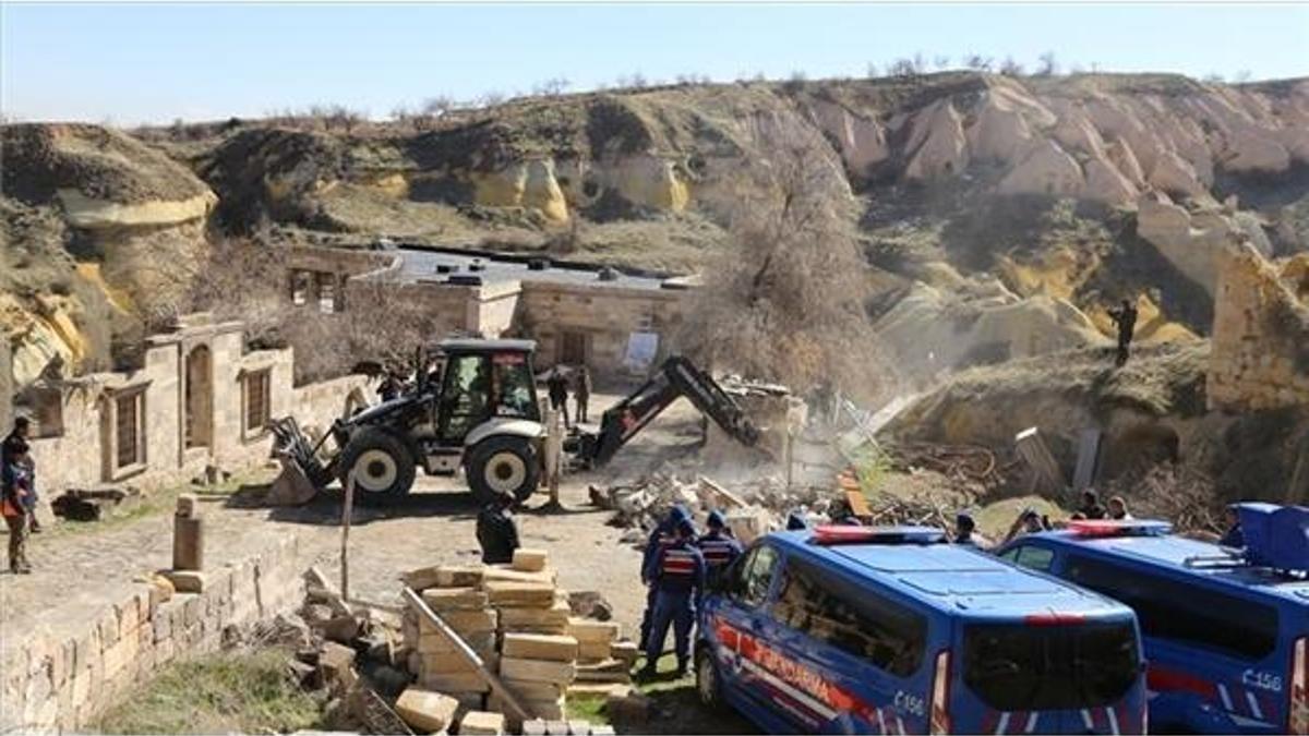 Bakan Kurum duyurdu: Hepsi yıkıldı