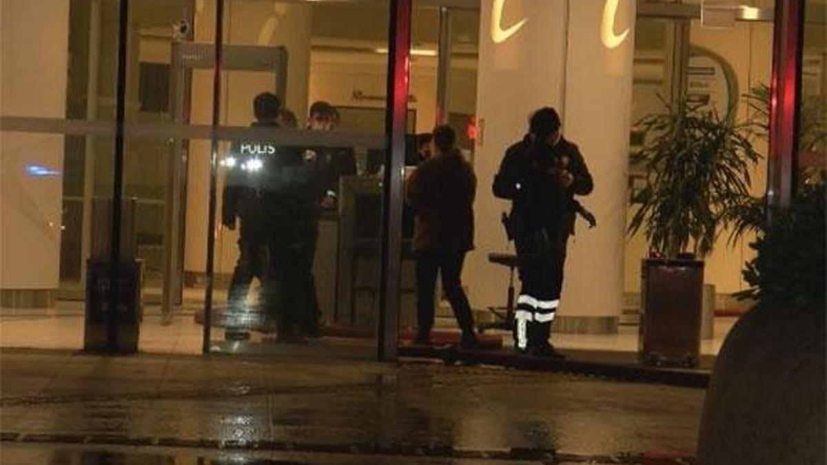 Beşiktaş'ta AVM'de korkutan yangın