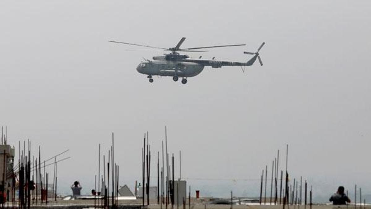 Hindistan'da askeri helikopter düştü
