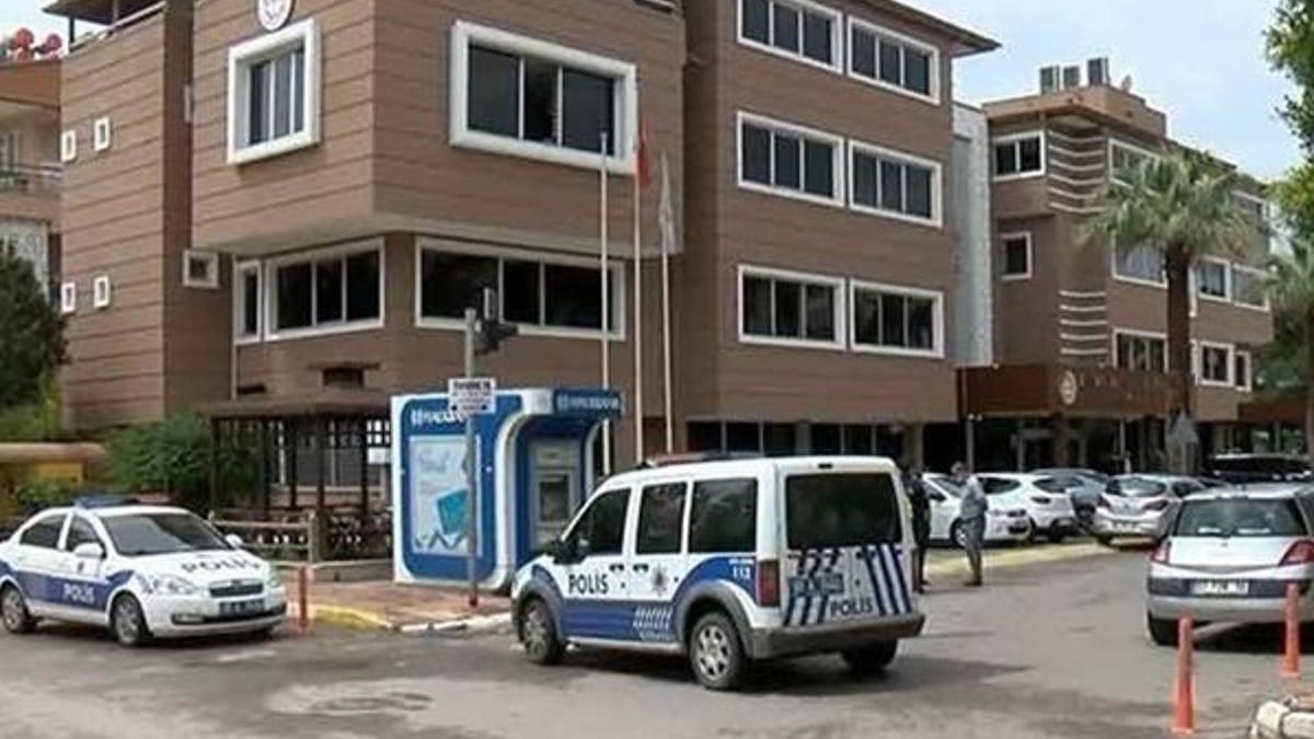 Antalya Esnaf Odaları binasına bomba ihbarı