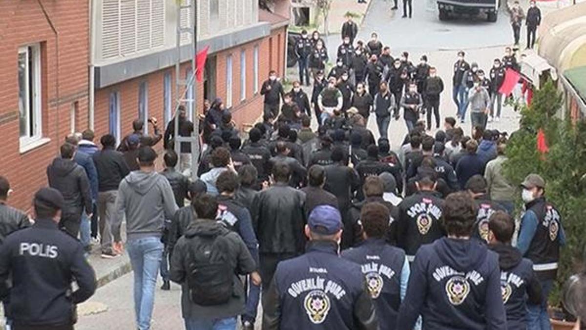 Grup Yorum üyesi İbrahim Gökçek'in cenazesinde gerginlik