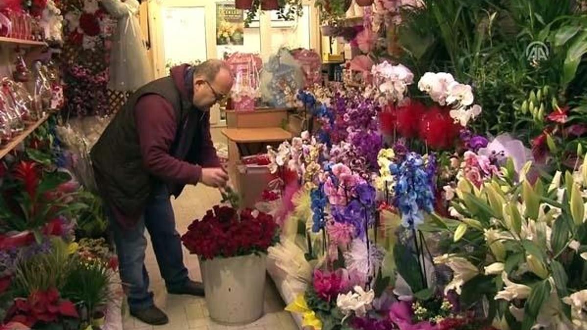 Pazar günü çiçekçiler açık mı? Çiçekçiler Pazar günü Anneler Günü’nde evlere teslimat yapacak mı?