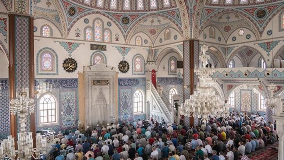 Camiler ne zaman, hangi tarihte ibadete açılacak? Bayram Namazı kılınacak mı?