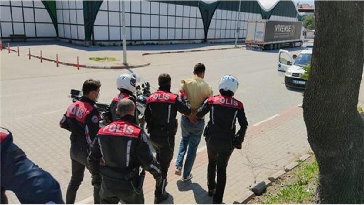 Dur ihtarına uymayan ehliyetsiz sürücüye 10 bin lira ceza