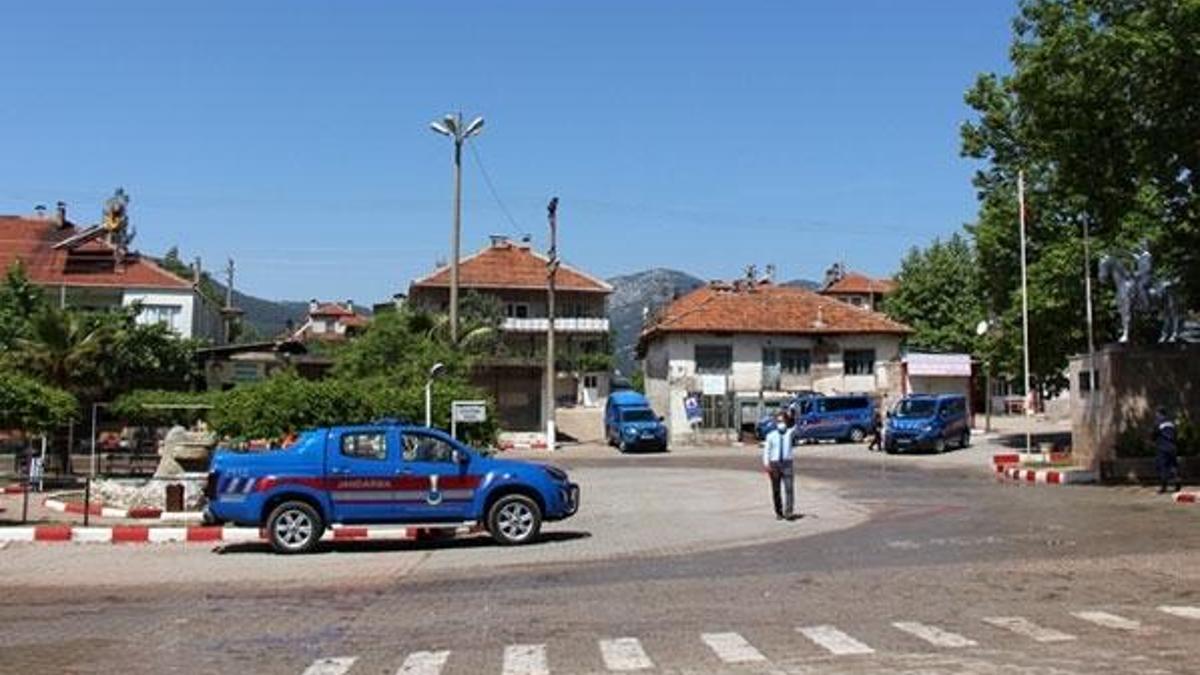 Belediye başkanı dahil tüm belde karantinaya alındı!