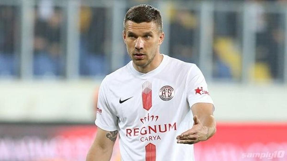 Podolski transferini resmen doğruladı