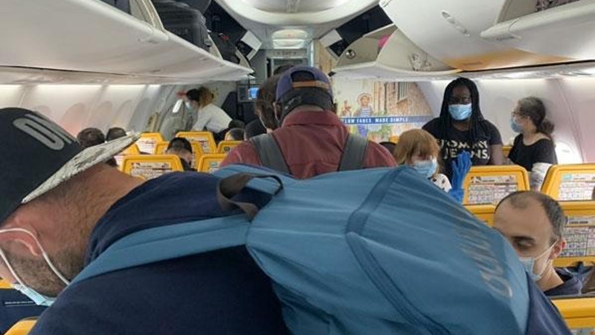 Stansted  Lizbon uçuşunda sosyal mesafe tepkisi