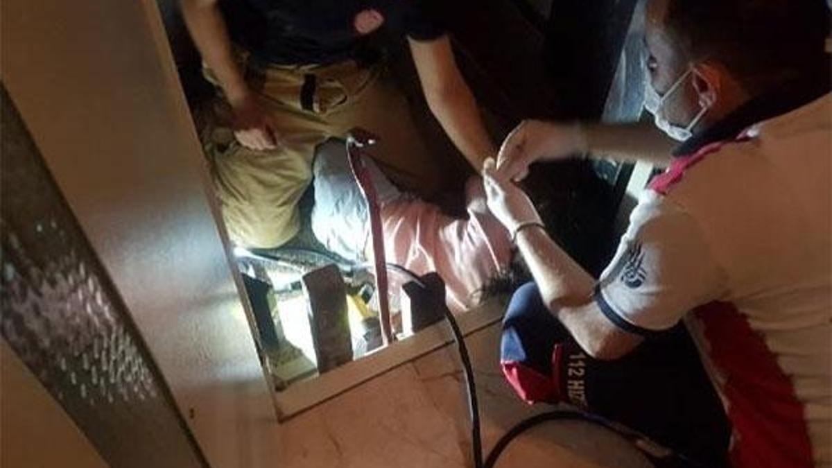 Esenyurt'ta kolu asansör ve duvar arasına sıkışan çocuk kurtarıldı