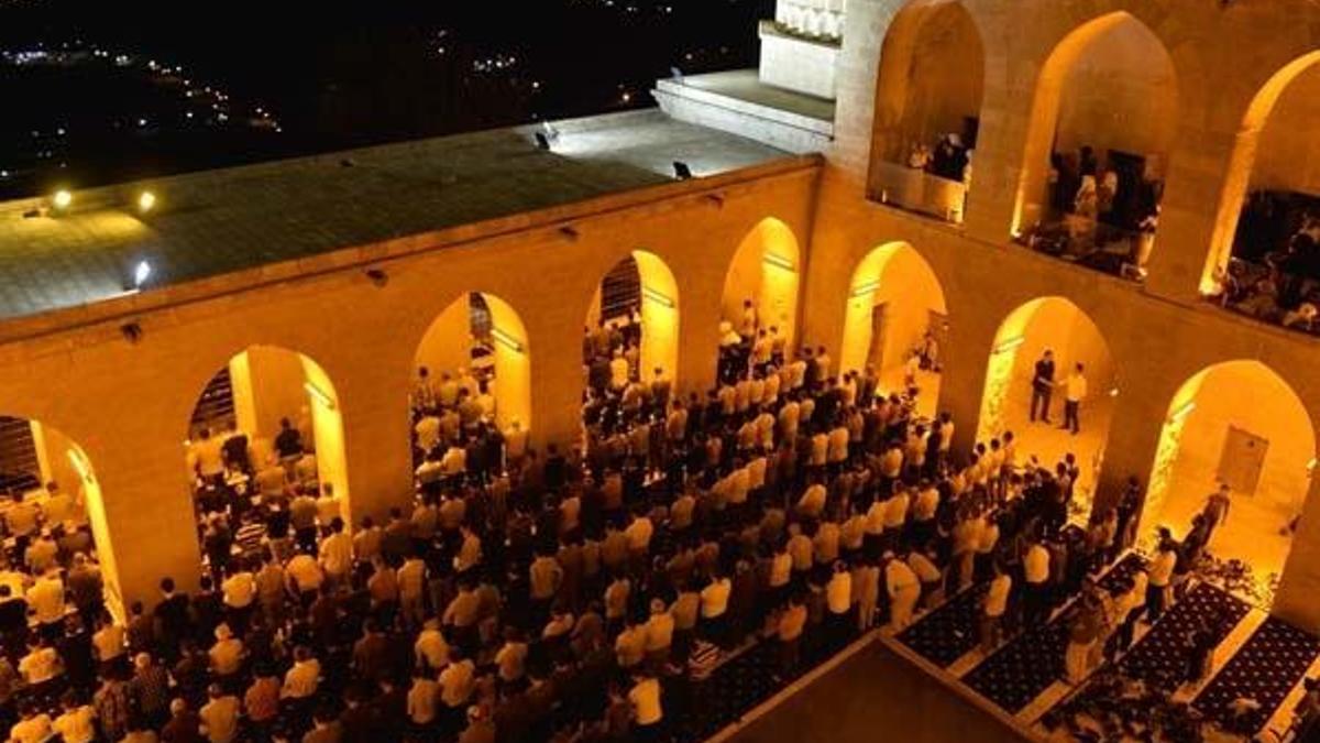 Kadir gecesi Ramazan ayının hangi gecesidir? Orucun kaçıncı gününe denk gelir? Kadir gecesi evde nasıl namaz kılınır, hangi dua okunur?