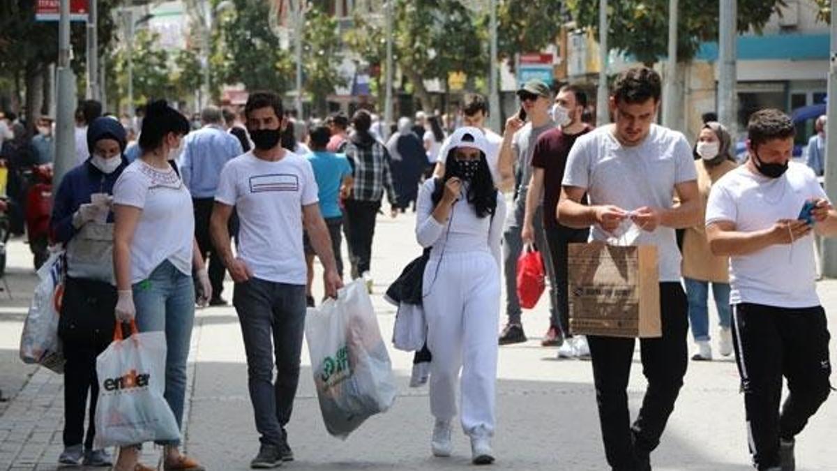 Maskesiz sokağa çıkmanın cezası en az 800 TL