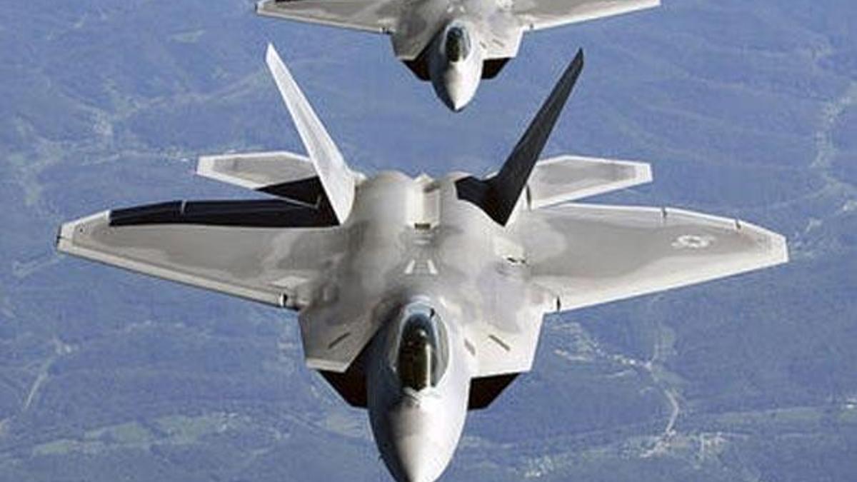 ABD ordusuna ait F-22 savaş uçağı düştü