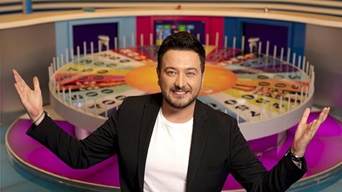 Onur Büyüktopçu kimdir, kaç yaşında? Çarkıfelek'in yeni sunucusu Onur Büyüktopçu'nun biyografisi