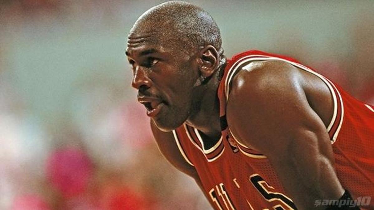 Michael Jordan'ın imzalı ayakkabısı 560 bin dolara satıldı