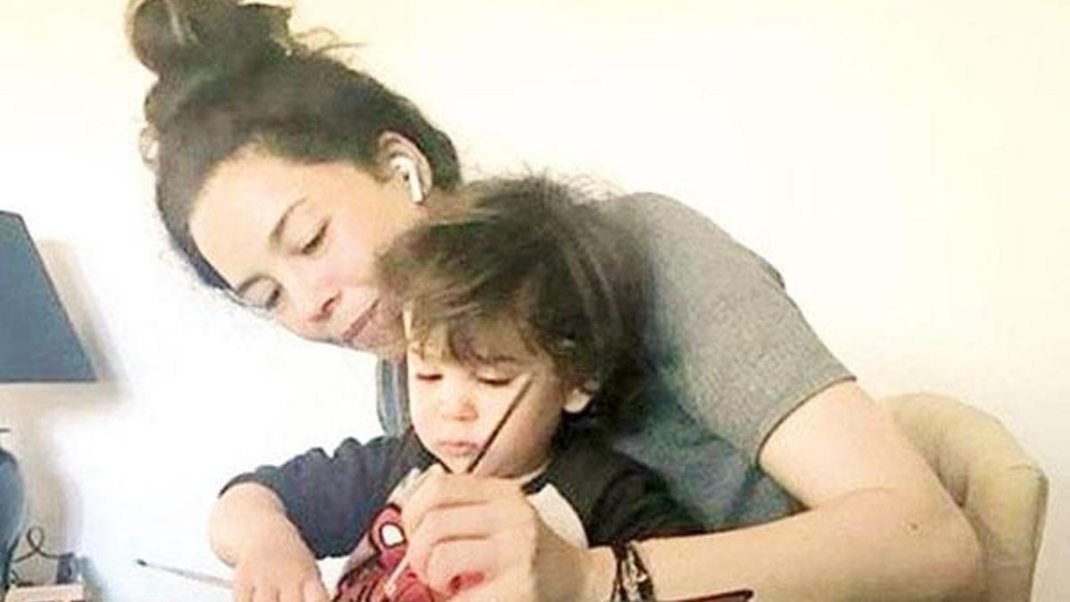 Azra Akın'dan Demir’e resim dersi